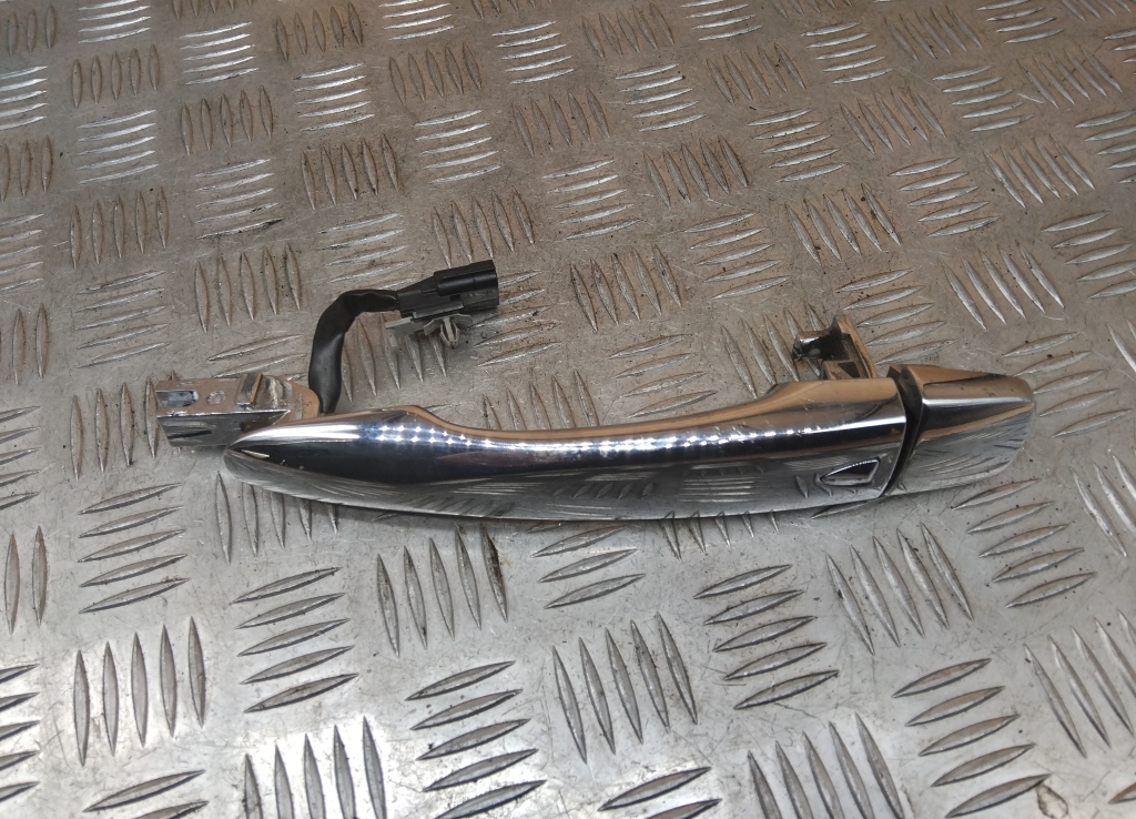 Ручка двери передней наружная левая