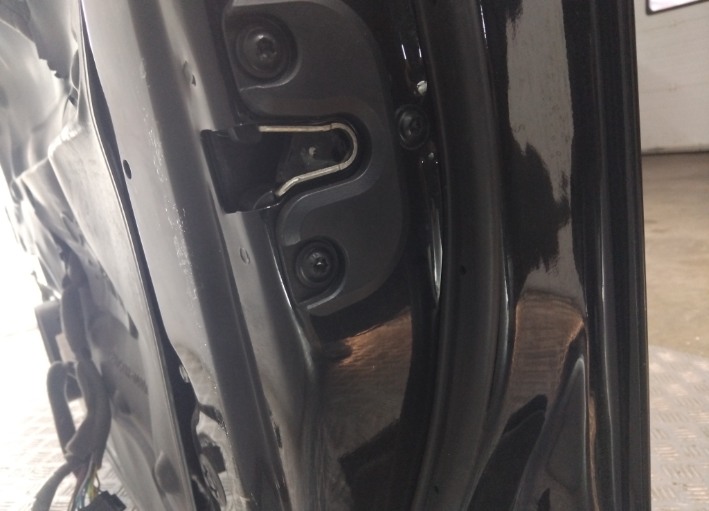 Замок двери передней правой