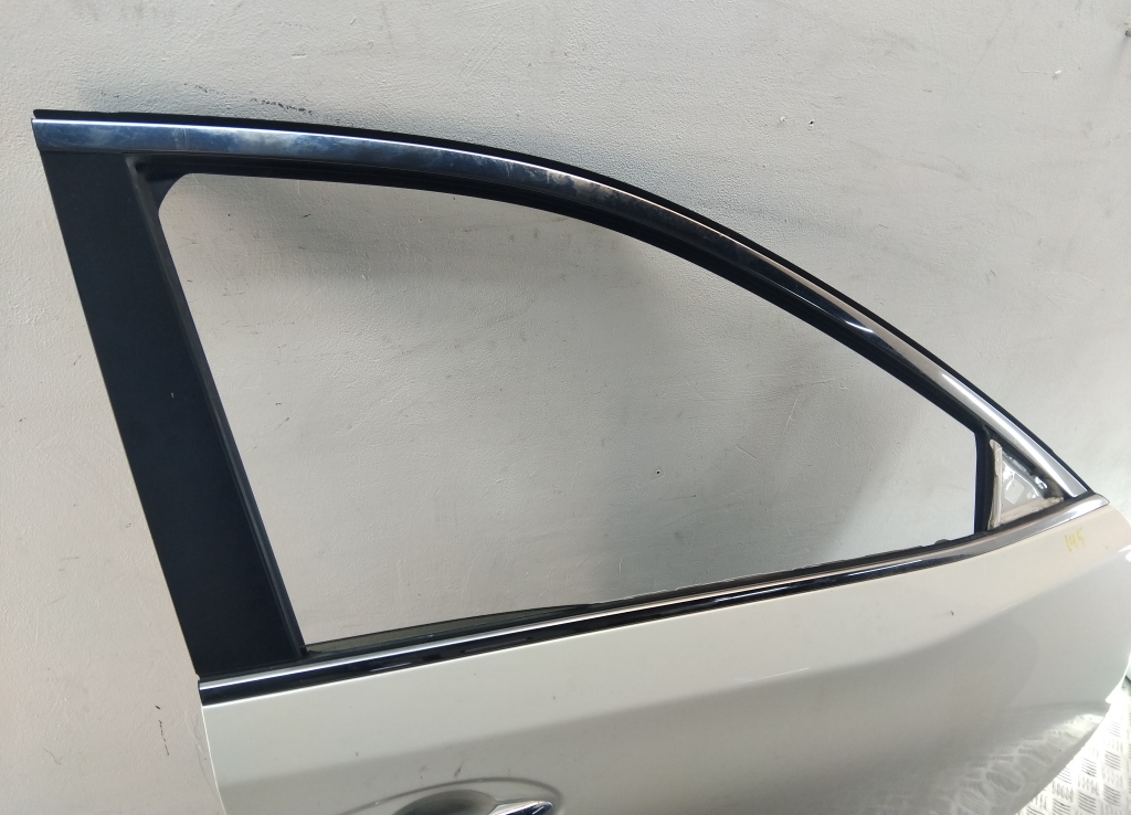 Накладка стекла переднего правого