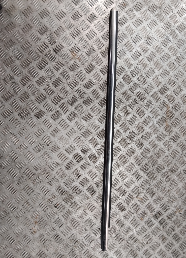 Накладка стекла переднего правого