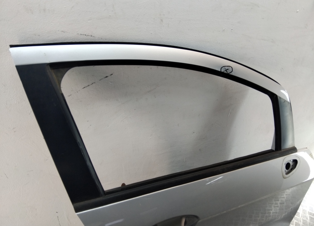 Накладка стекла переднего правого