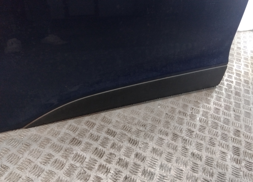 Накладка двери передней левой