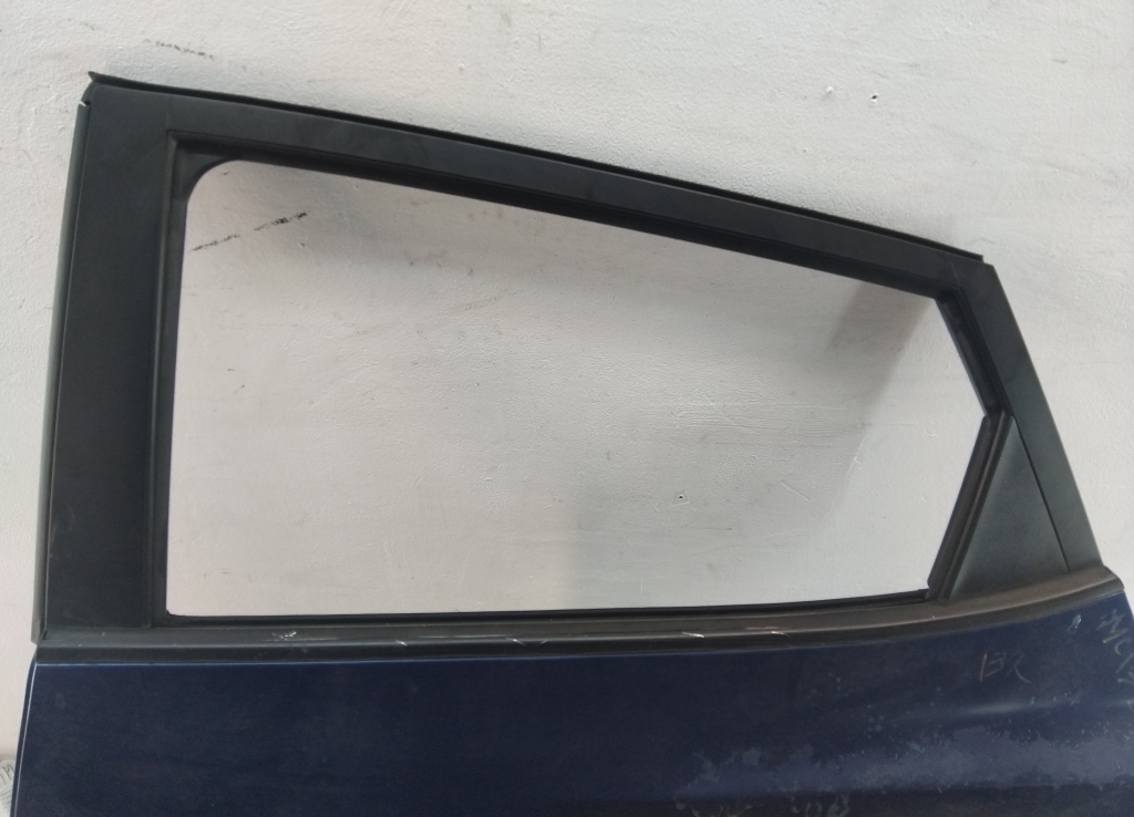 Накладка стекла заднего левого