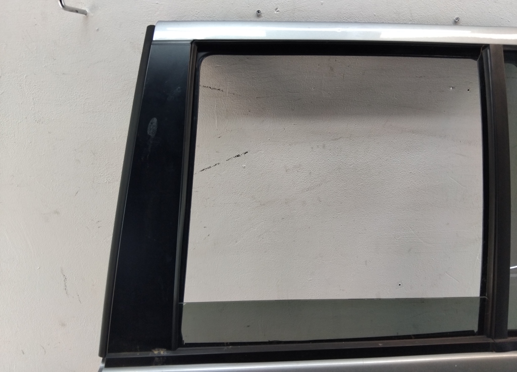 Стекло двери задней левой