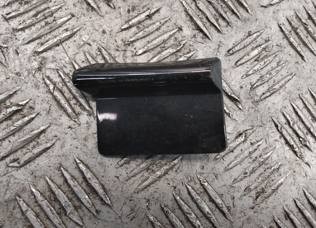 Заглушка буксировочного крюка