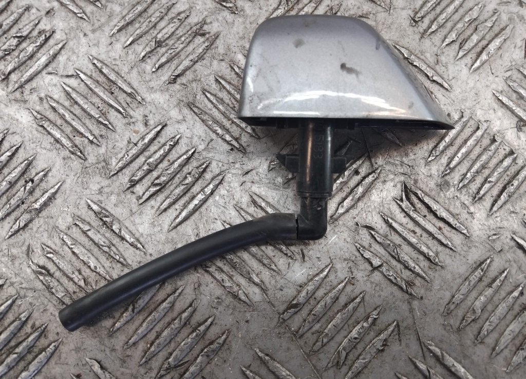 Форсунка омывателя фары