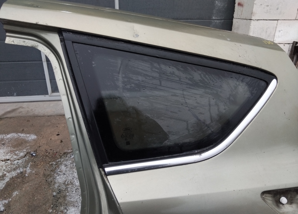 Стекло кузовное глухое левое