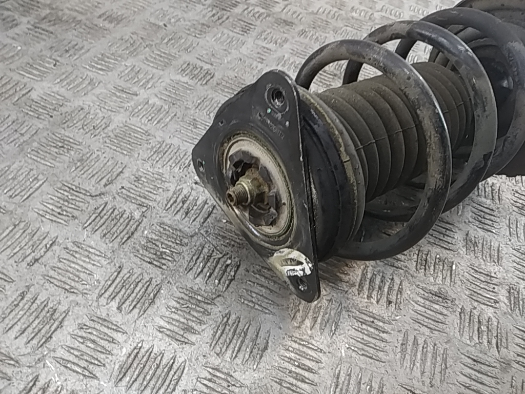 Амортизатор передний правый