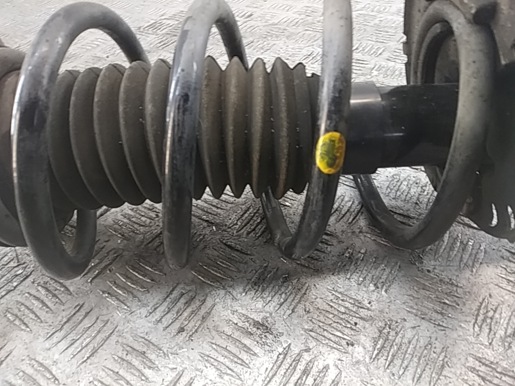 Пружина передняя