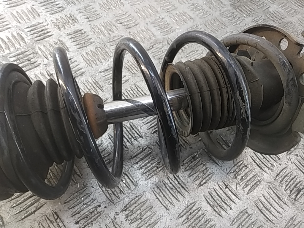 Пружина передняя