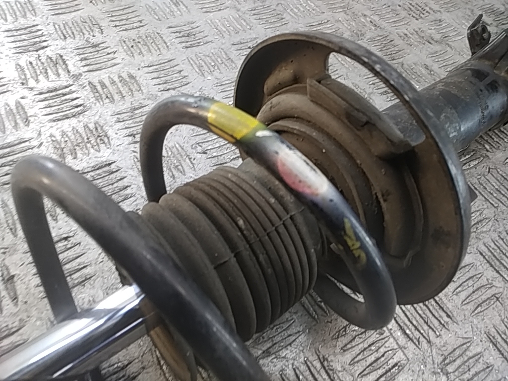 Пружина передняя