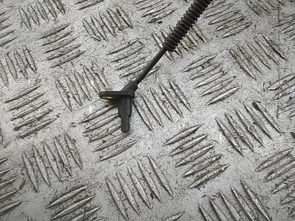 Датчик ABS передний левый