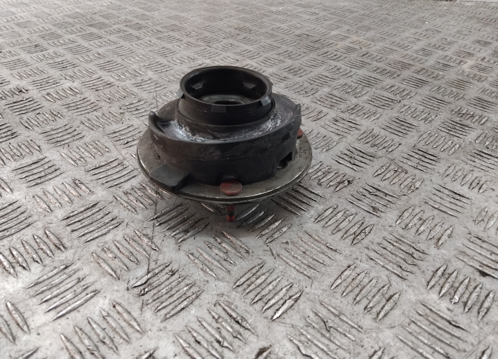 Опора заднего амортизатора