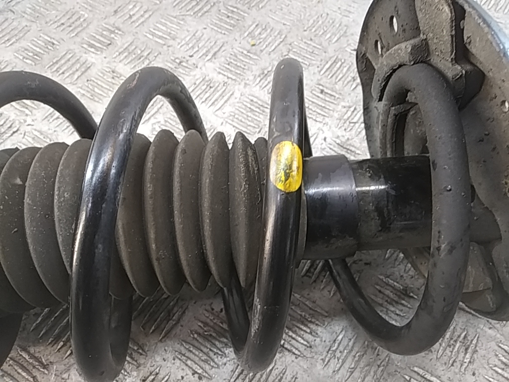 Пружина передняя