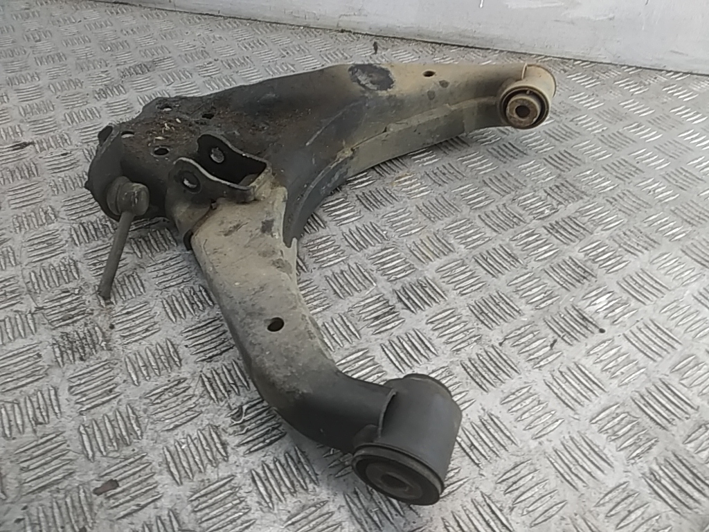 Рычаг передний нижний правый