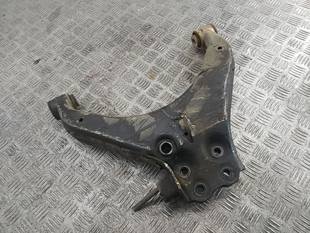 Рычаг передний нижний правый