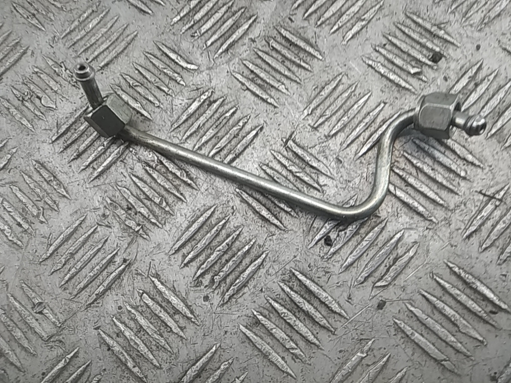 Трубка топливная