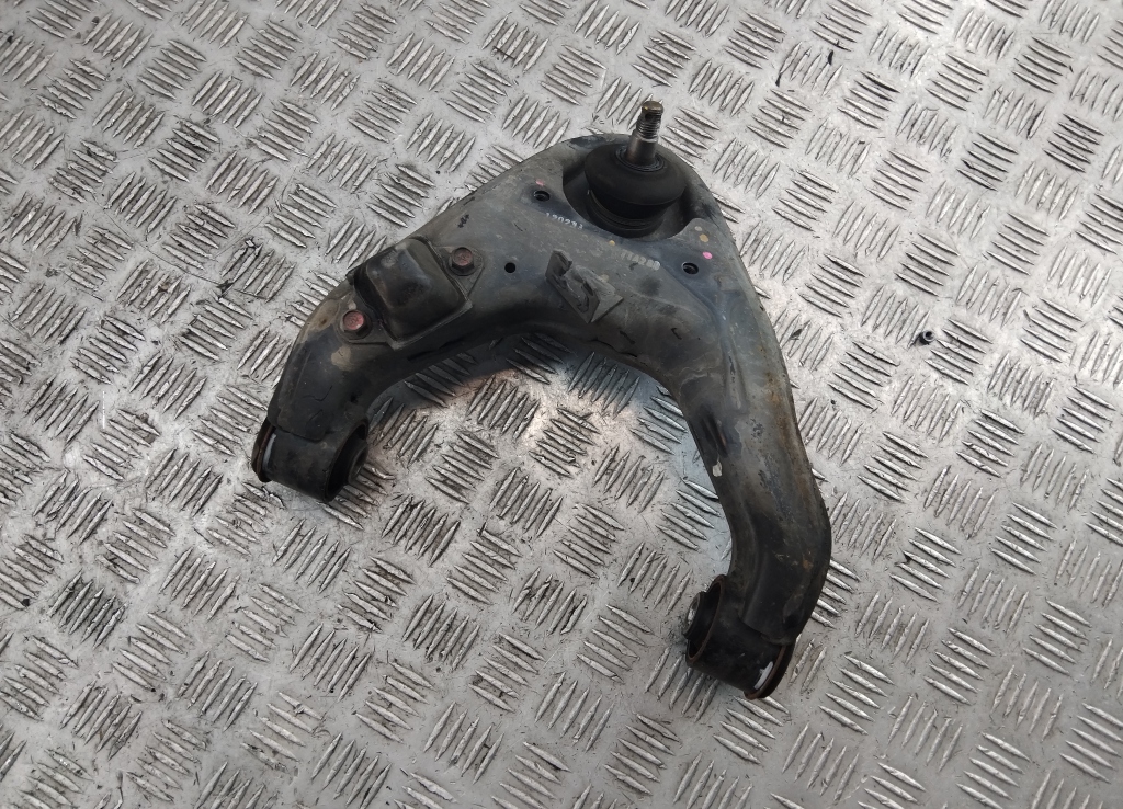 Рычаг передний верхний правый