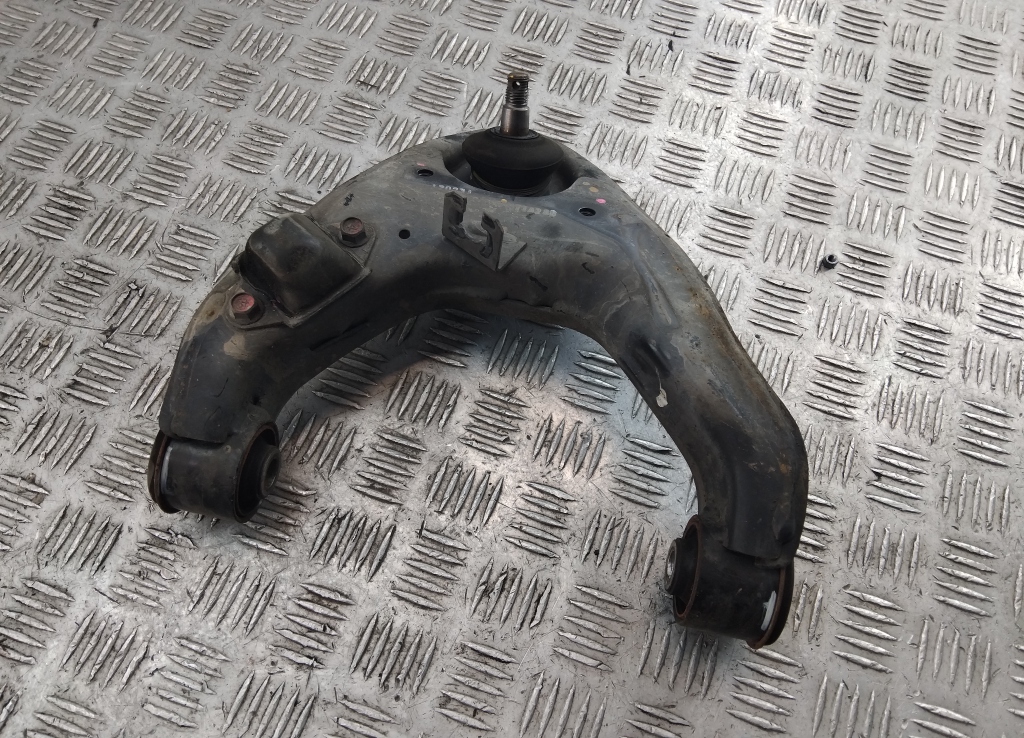 Рычаг передний верхний правый