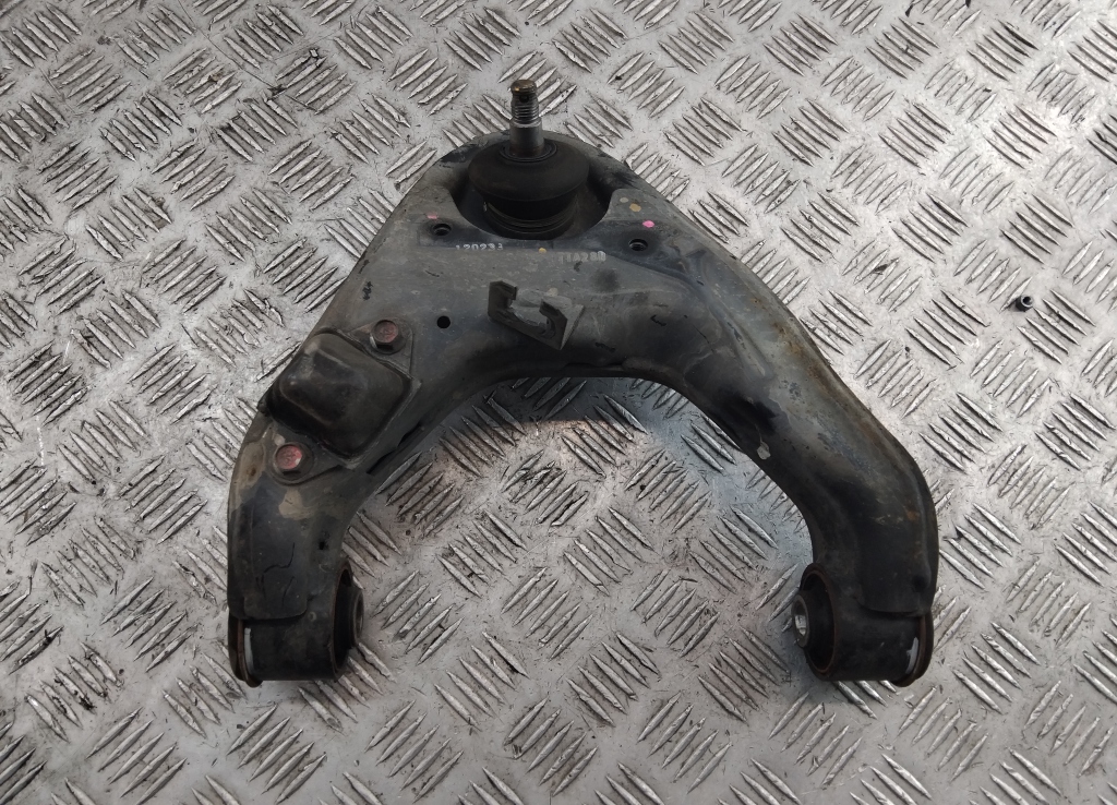 Рычаг передний верхний правый