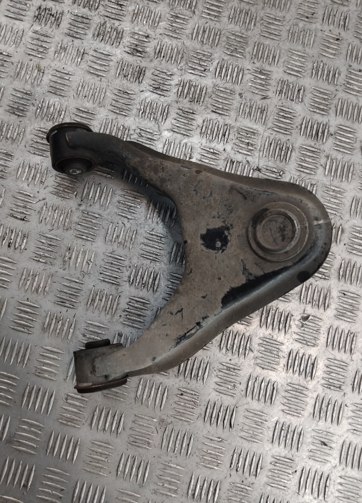 Рычаг передний верхний правый