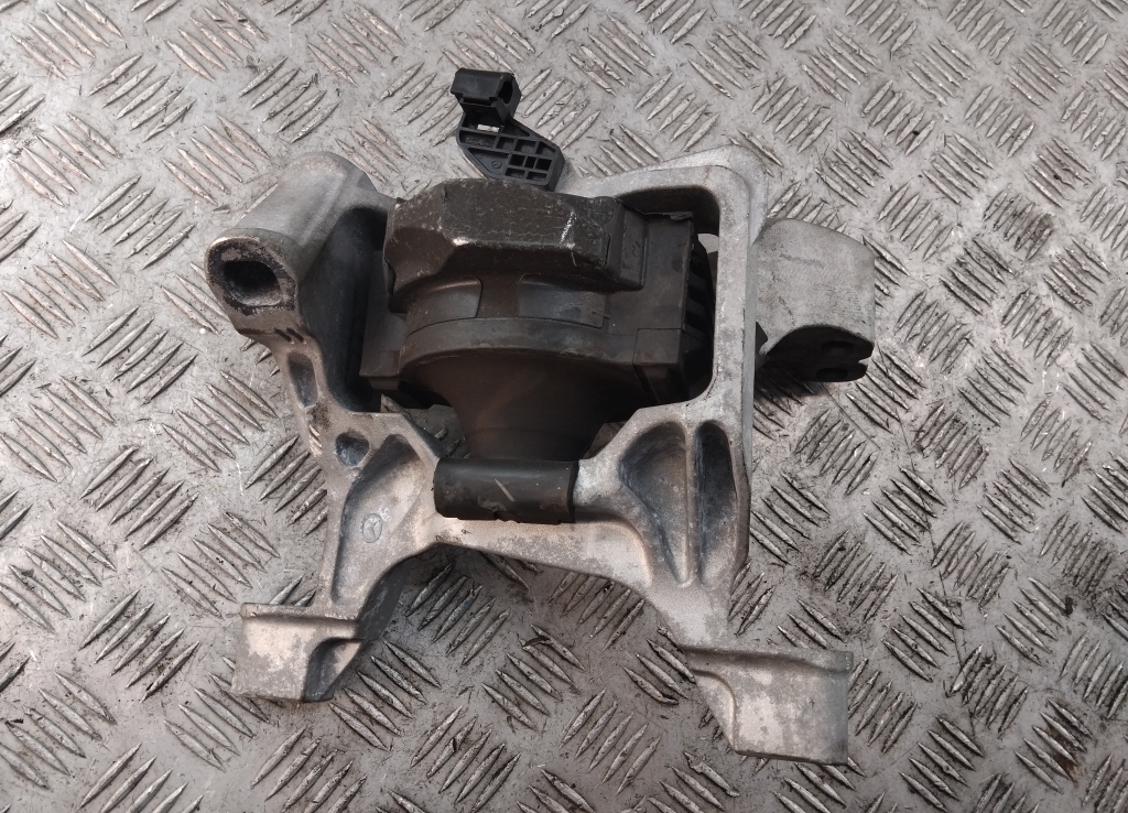 Опора двигателя правая