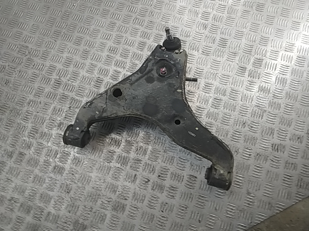 Рычаг передний нижний правый