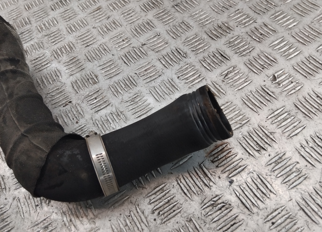 Патрубок интеркулера