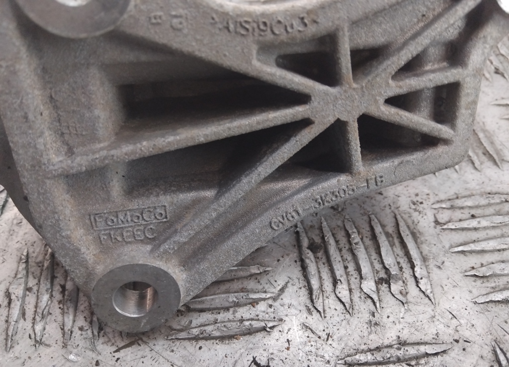 Кронштейн промежуточного вала