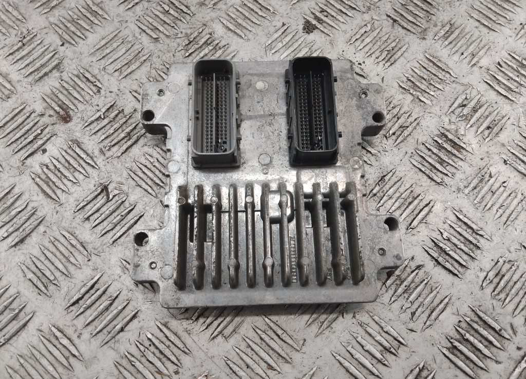 Блок управления двигателем