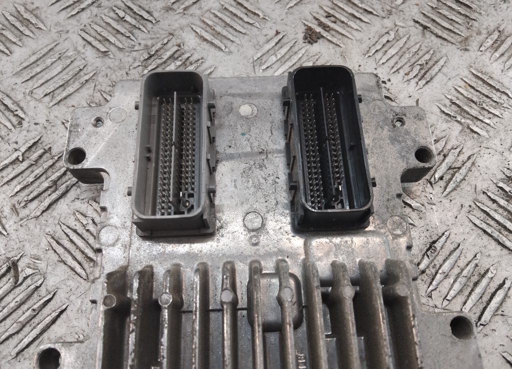 Блок управления двигателем