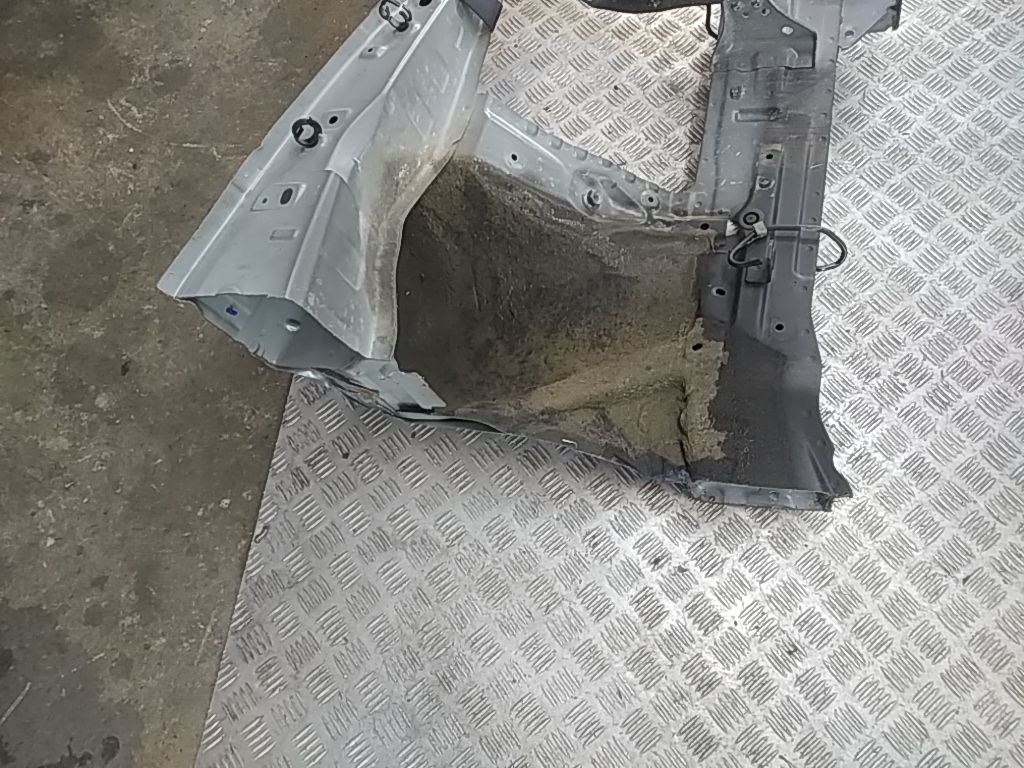 Лонжерон передний правый