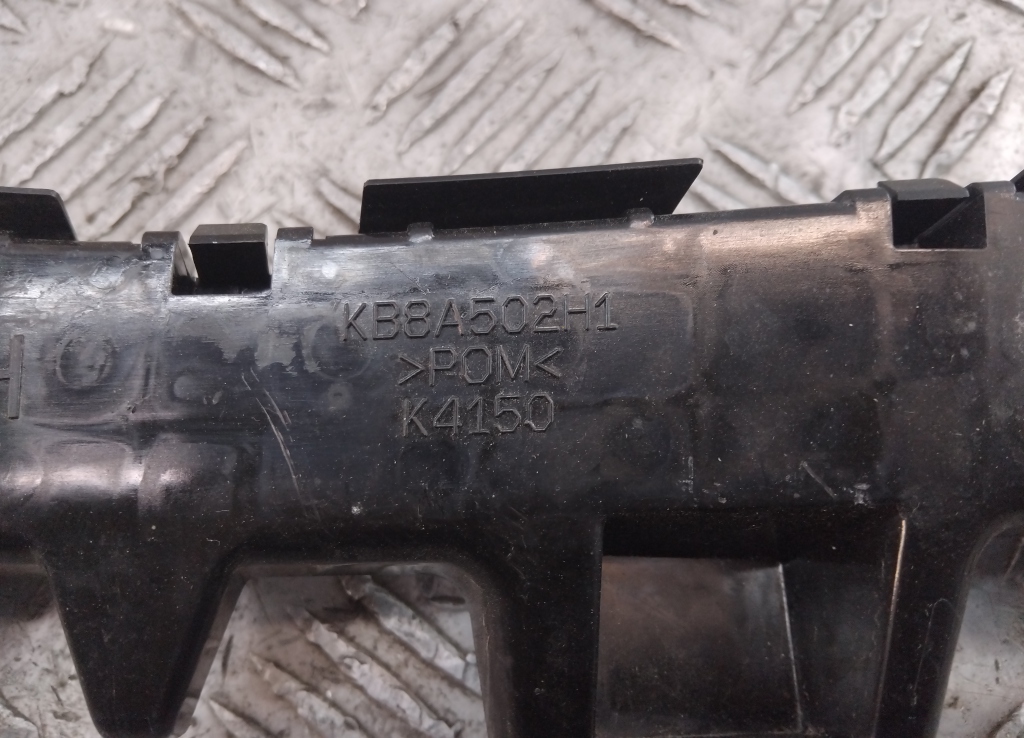 Кронштейн заднего бампера правый