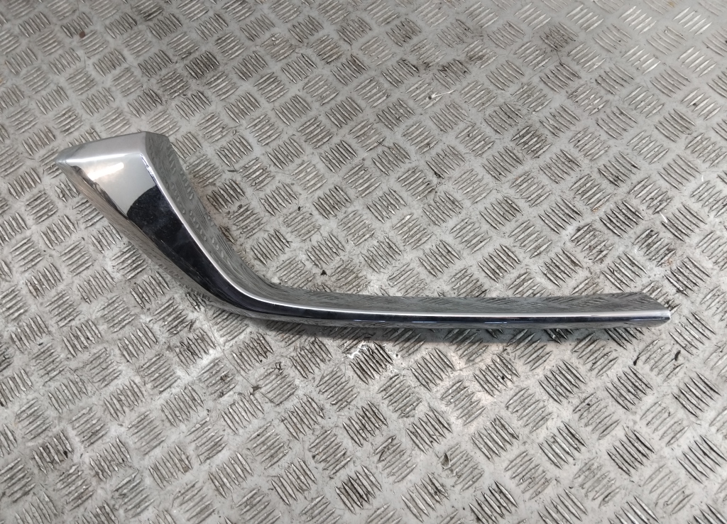 Накладка на решетку правая