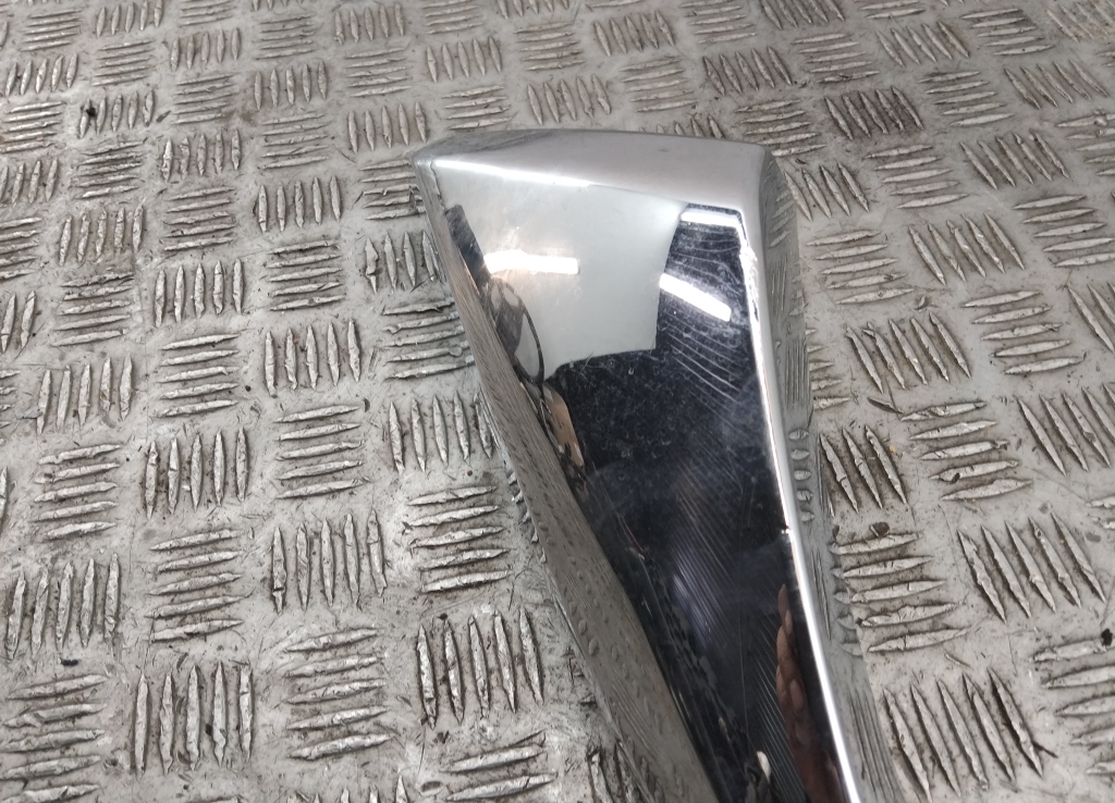 Накладка на решетку правая