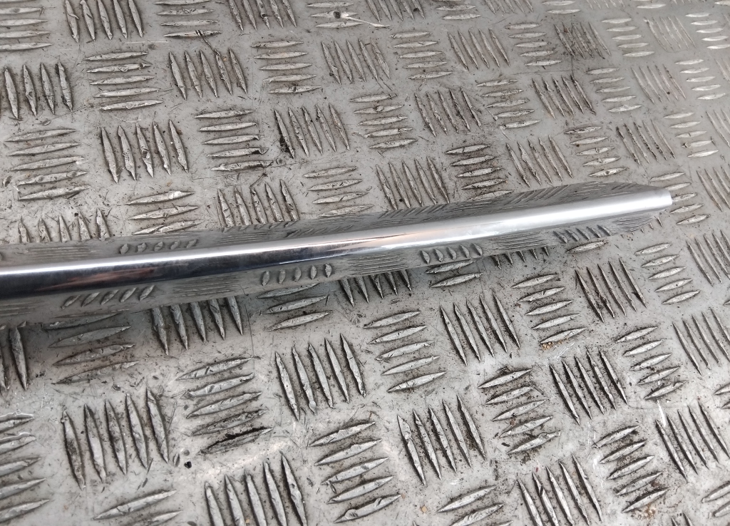 Накладка на решетку правая