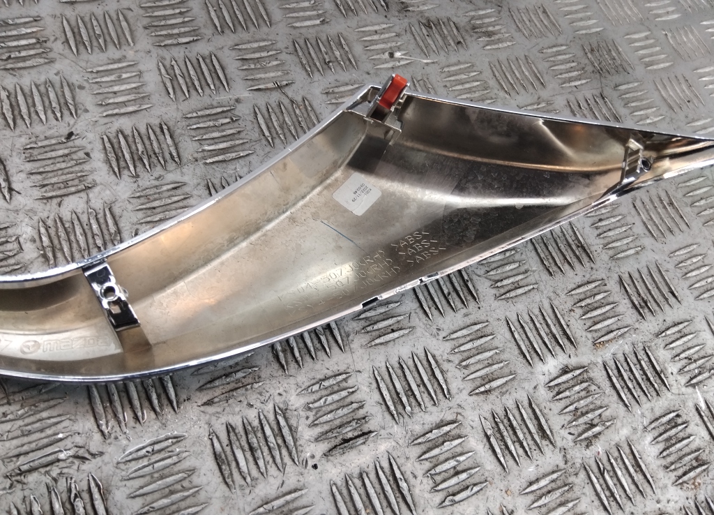 Накладка на решетку правая