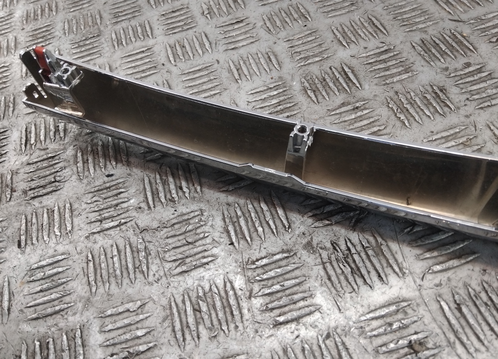 Накладка на решетку правая