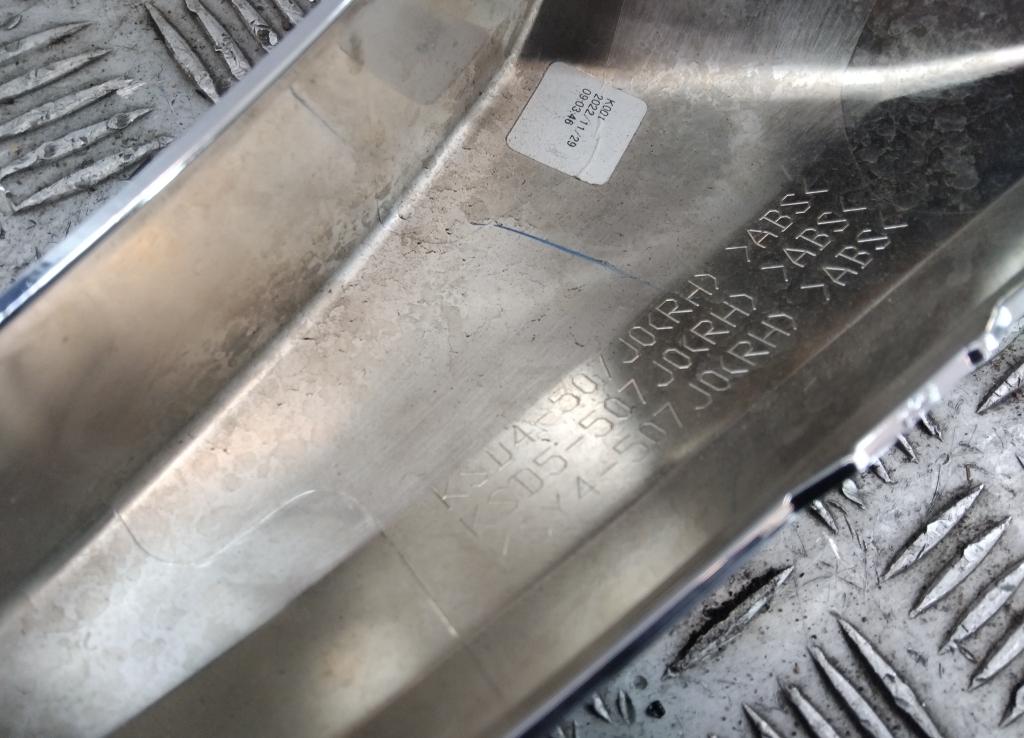 Накладка на решетку правая