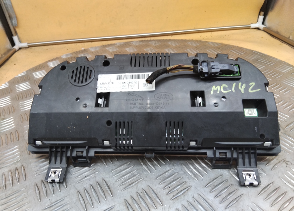 Панель приборов