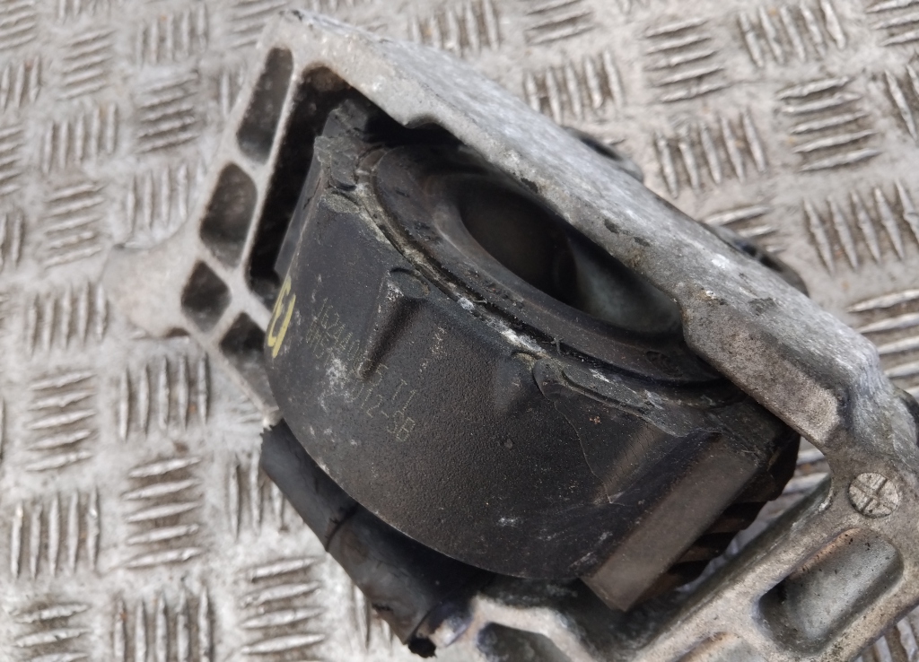 Опора двигателя правая