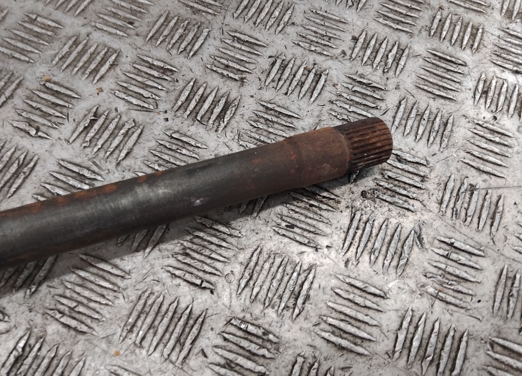 Полуось передняя правая