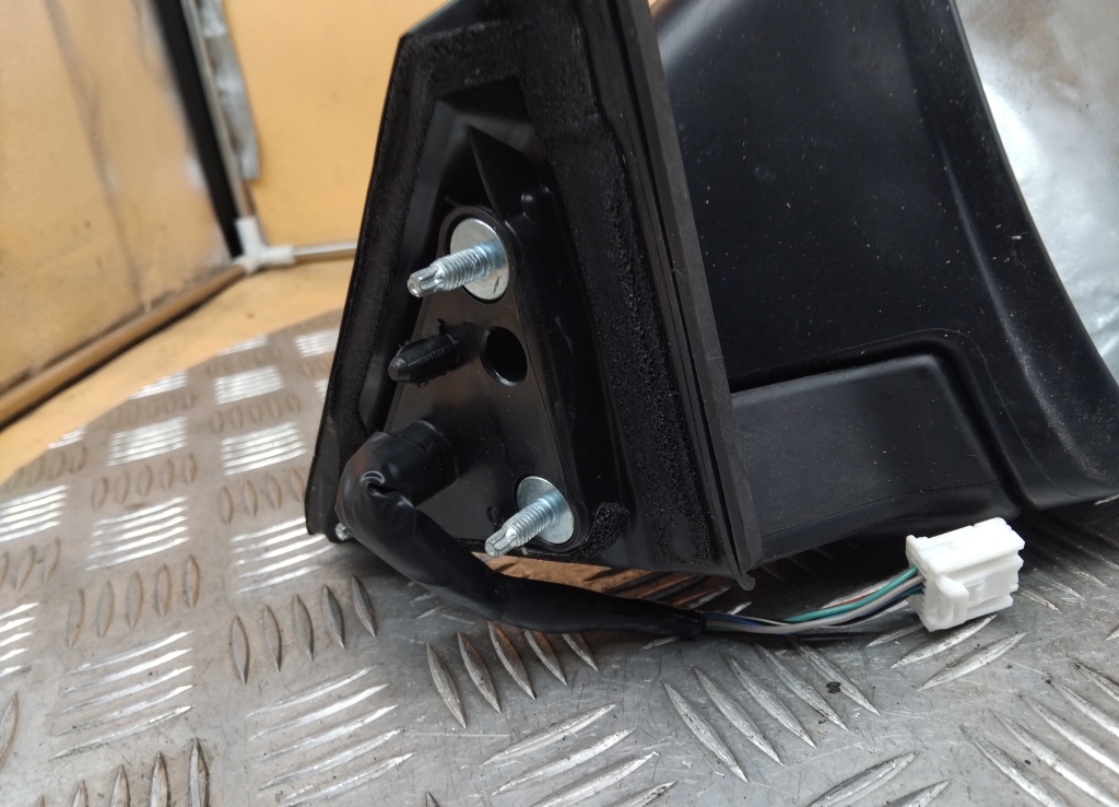 Зеркало правое электрическое