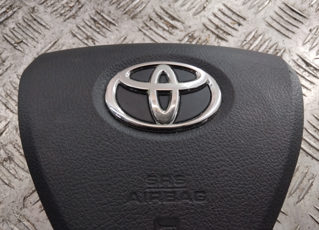 Подушка безопасности в рулевое колесо