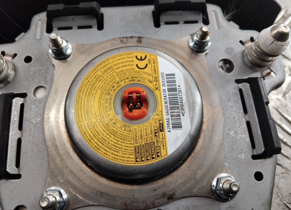 Подушка безопасности в рулевое колесо