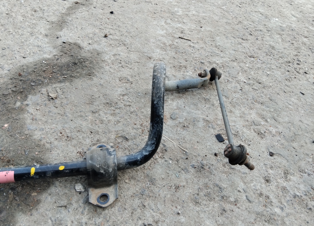 Стабилизатор передний