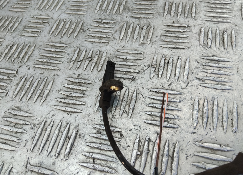 Датчик ABS задний правый