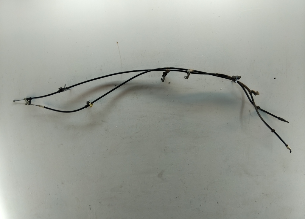 Трос стояночного тормоза