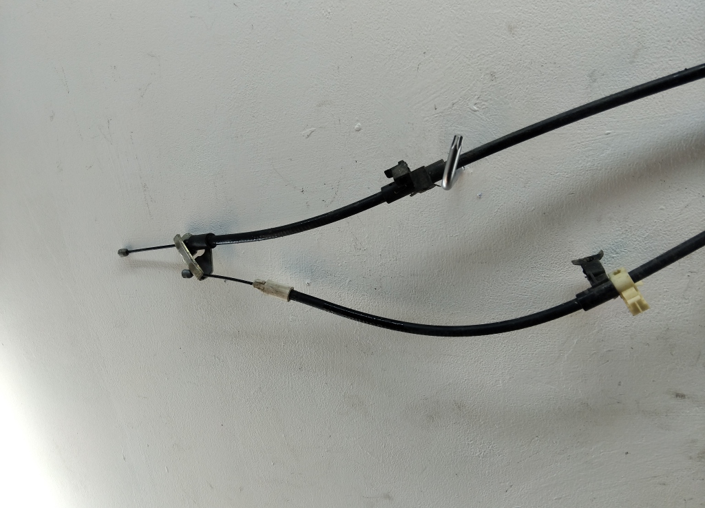 Трос стояночного тормоза