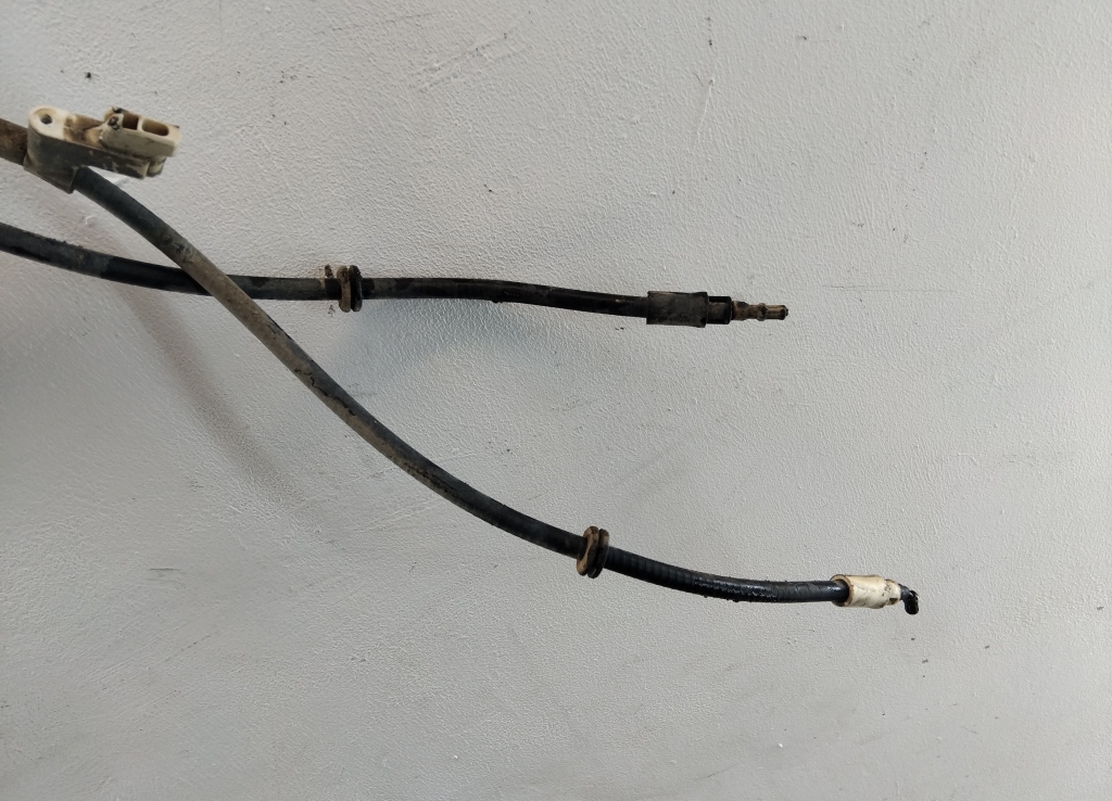 Трос стояночного тормоза